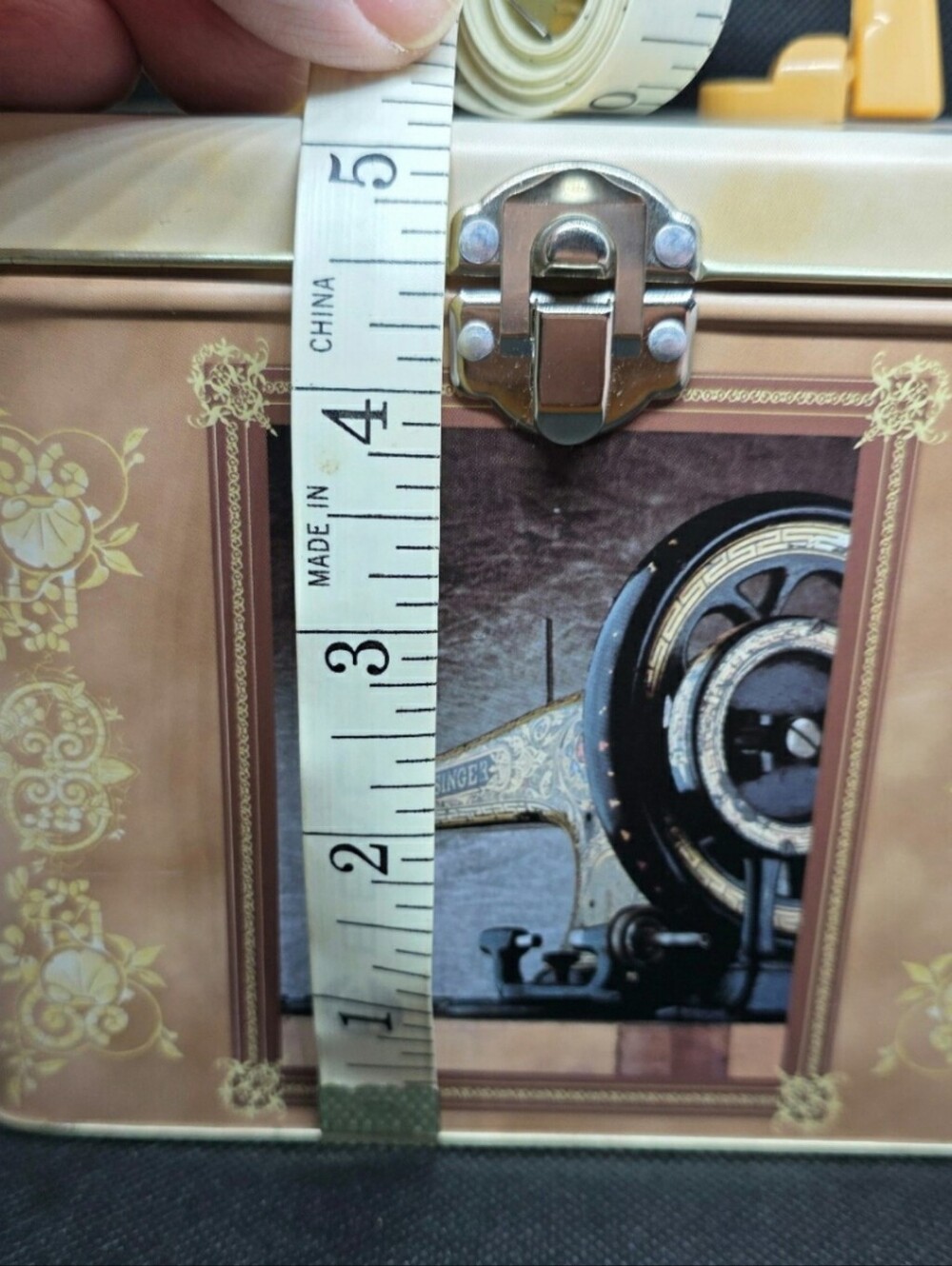 Vintage Singer Sewing Machine Tin Box with Yellow Handle - Picture 9 of 12